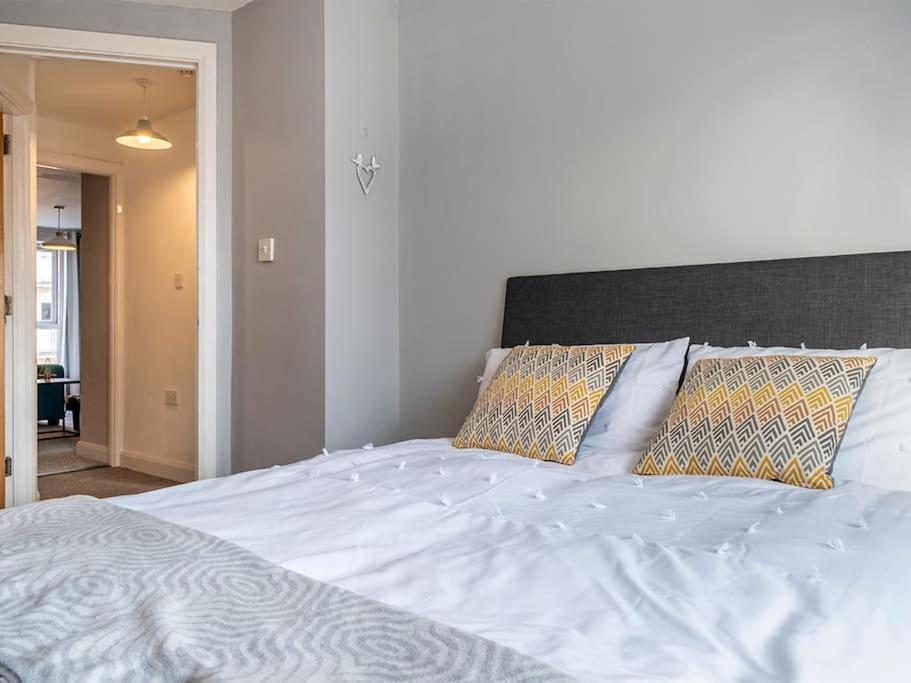 Lovely 2 Bedroom Apt At Ormeau Park W/ Free Parking Belfast Dış mekan fotoğraf