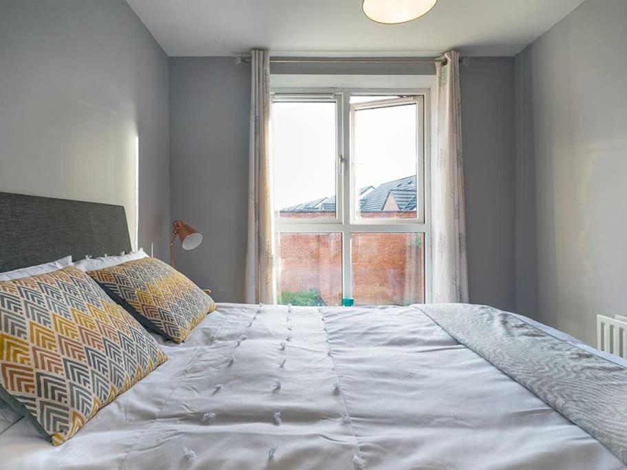 Lovely 2 Bedroom Apt At Ormeau Park W/ Free Parking Belfast Dış mekan fotoğraf